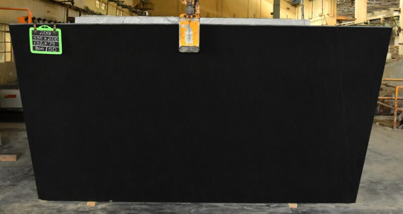 Absolute Black 337x97x2 cm 31szt