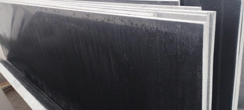 Absolute Black 337x97x2 cm 31szt