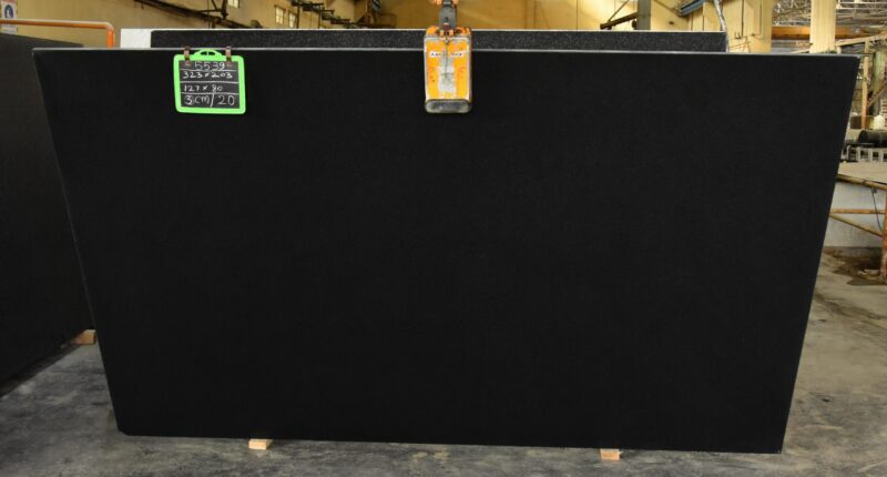 Absolute Black 323x203x3 cm 5szt